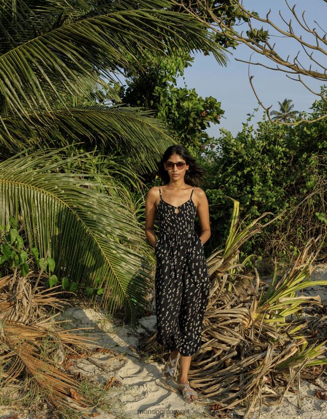 Monsoon معنى - جمبسوت بطبعة الباتيك ومزود بثنيات من Lenzing Ecovero ملابس أسود Monsoon نحيف N4BV8X560