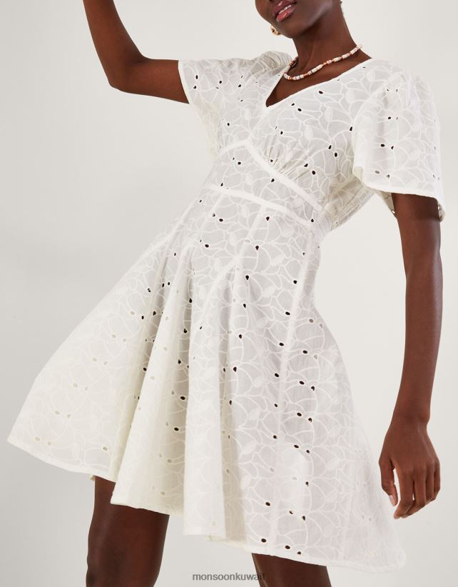 فستان قصير بطيات ورقبة على شكل حرف V من شيفلي ملابس أبيض Monsoon نحيف N4BV8X549 - Monsoon kuwait avenues